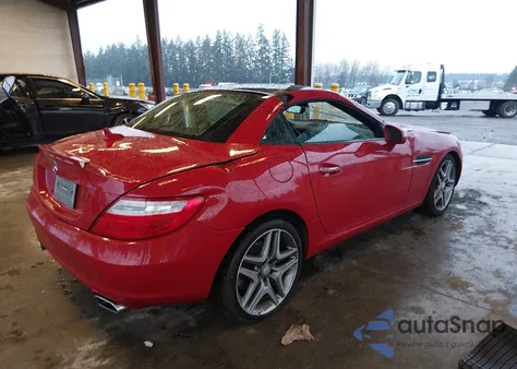 2014 Mercedes-Benz Slk 250 z USA, uszkodzony, nr VIN WDDPK4HA6EF082064